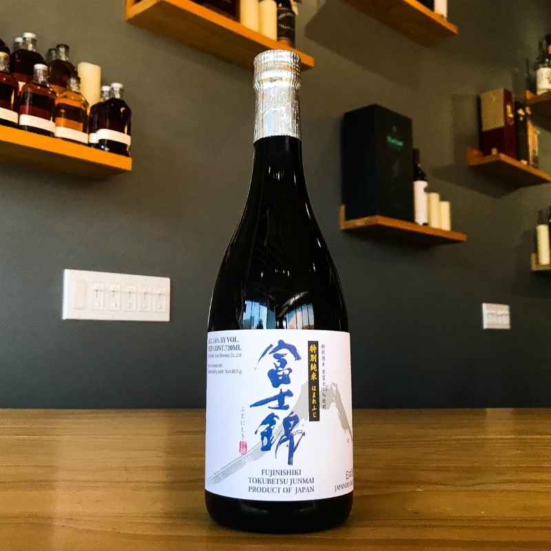 Fujinishiki Homarefuji Tokubetsu Junmai Sake
